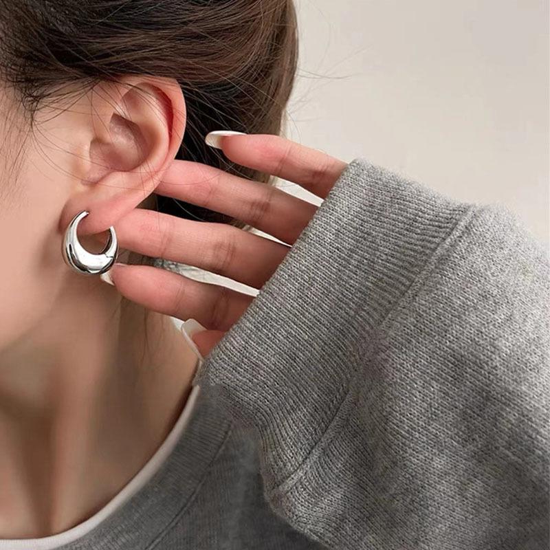 Oval Ear Buckle Women's Simple Fashion Temperament Commuting Niche Design Ear Jewelry