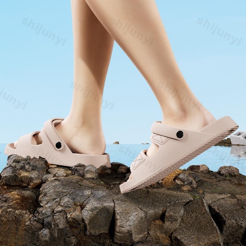 Fashion Men's Summer Driving Slippers 2025 New Style Non Slip Odor Resistant Outdoor Beach Hollow Breathable Comfortable Casual Sandals