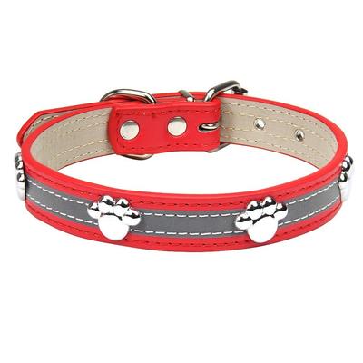 Langlebiges Leder Reflektierendes Hundehalsband Verstellbare Metallschnalle Nieten Haustierhalsband Weiche Dekorative Hundekette Outdoor-Aktivitäten