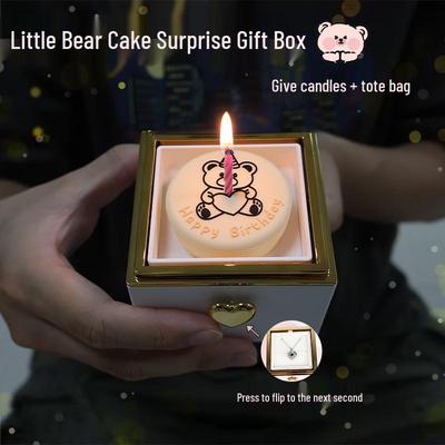 Valentinstags-Teddybär-Geschenkbox: Drehbarer Kuchen-Dekorations- und Schmuckhalter mit Halskette, Ring und Kerze.