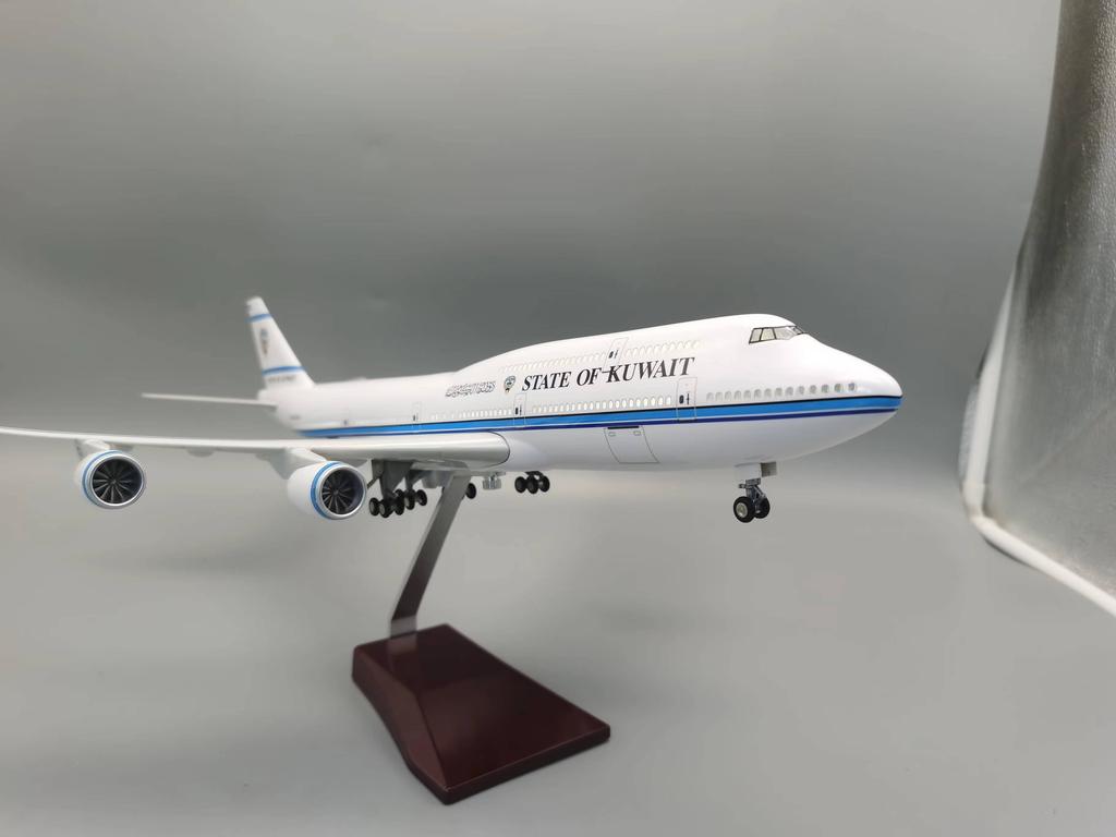 47CM Diecast Resin Plane Model 1/150 Scale Airplane 747 B747 State of Kuwait Airline Model LED Light & Wheel Landing Gear Decor