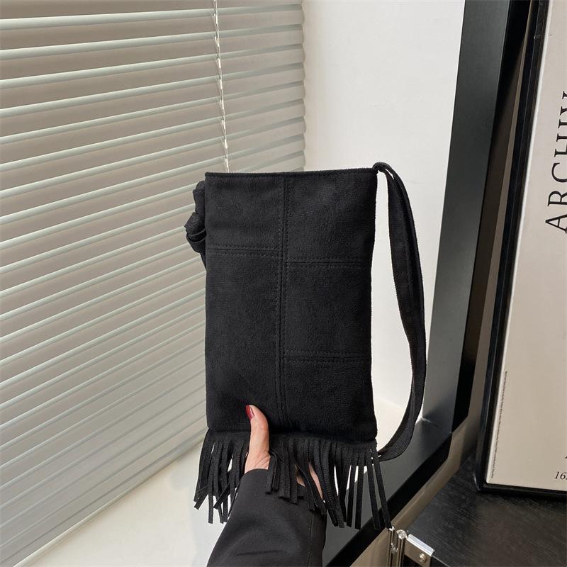 Niche design new women's bags spring and summer retro simple trend fringed single shoulder messenger bag vertical mobile phone bag