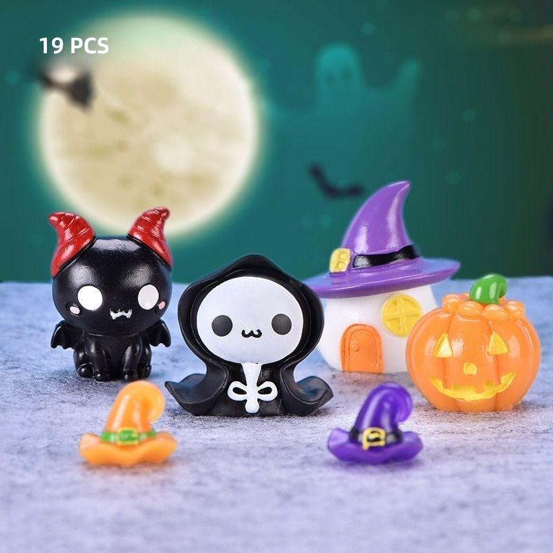 Micro World DIY Mini Halloween Figurine Set