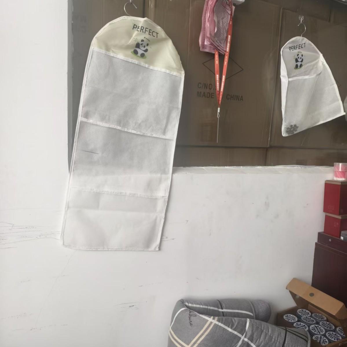 

Дышащий многофункциональный подвесной органайзер для хранения на дверь и в шкаф с сетчатыми карманами Triple Layer Storage Hanging Bag