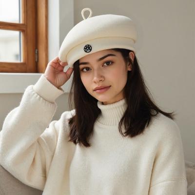 Woolen Beret Cabbie Hat with Metal Charm Painter Hat Beret Baker Boy Hat for Street Strolling Woolen Fashion Hat Props