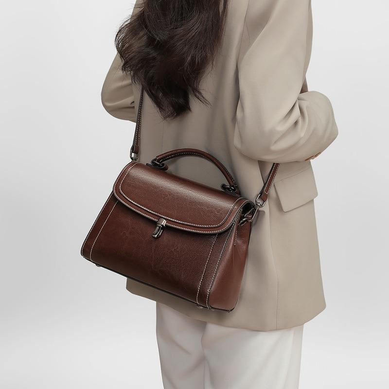 Handbag Bag Women's New Women's Bag Messenger Bag Underarm Bag Autumn and Winter Fashion Light Luxury Shoulder Bag Small Bag