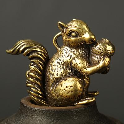 1pc Realistic Squirrel Figure for Home Garden Yard Lawn Decor Hold Chestnuts