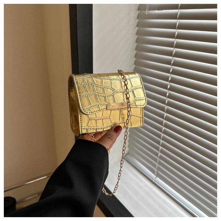 

Маленька жіноча сумка на ланцюжку з нішевим дизайном у вигляді крокодила, нова модна універсальна сумка через плече, літо 2024 золотий