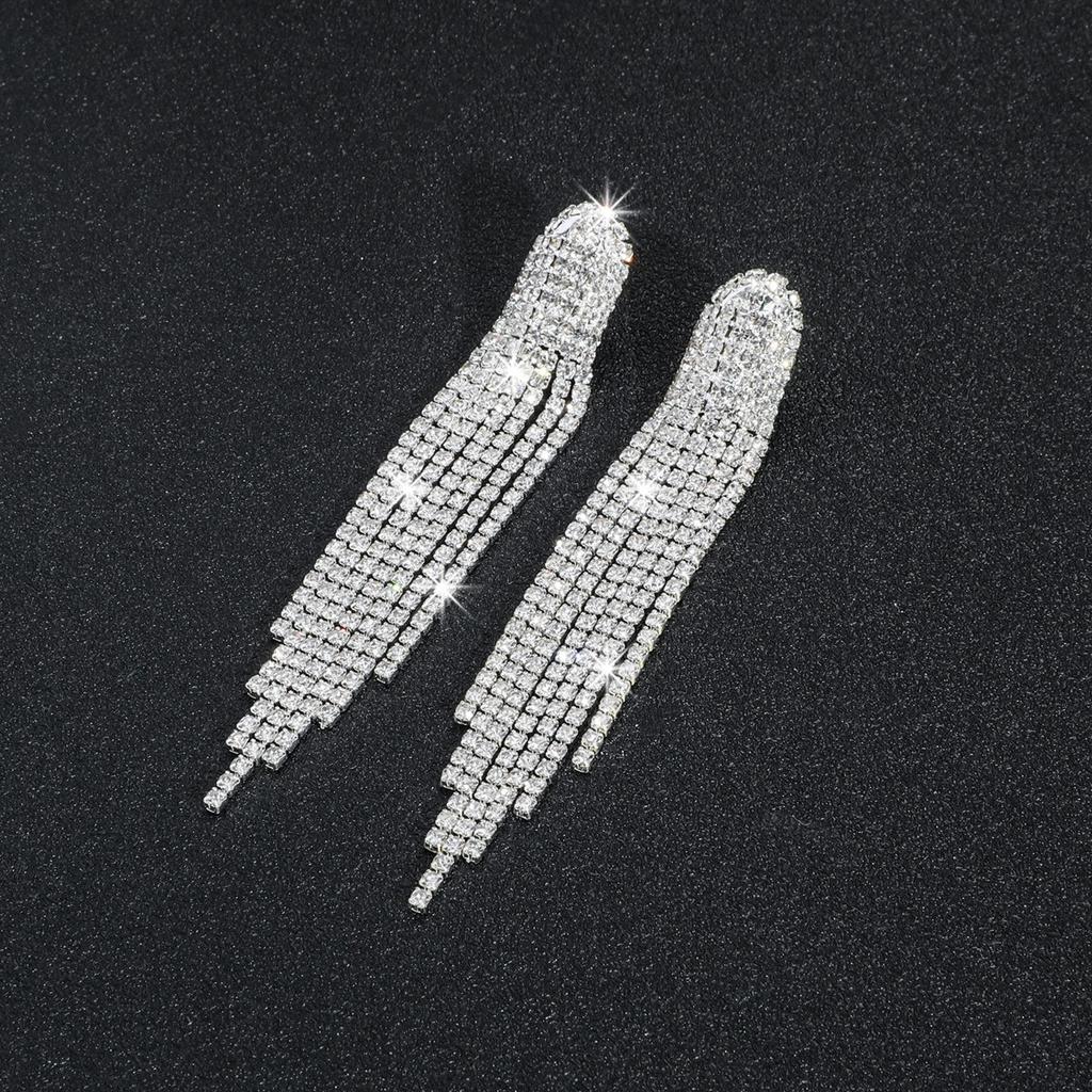 Prabangūs, itin blykstės, ilgi kutais puošti krištolo auskarai, madingi, temperamentingi, universalūs auskarai, šventiniai auskarai, moteriški auskarai (1 pora)