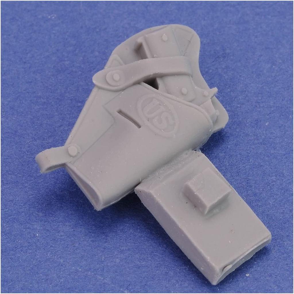 Royal Model 1/16 WWII U.S. Army Tank Crew Set No. 2 (On Alert), 2-Piece Resin Kit, RM1003