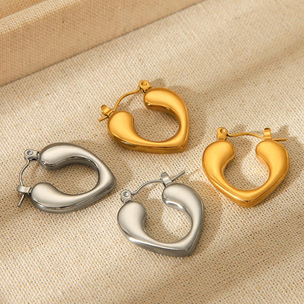 Stainless steel geometric earrings, women's fashion versatile heart-shaped titanium steel light luxury high-end ear jewelry
