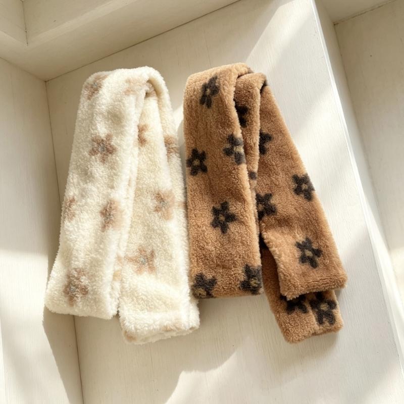 Thickened Plush Scarf with Warm Texture and AntiStatic Design for Adult Teens Cold and Breezy Weather Winter Activity Wear