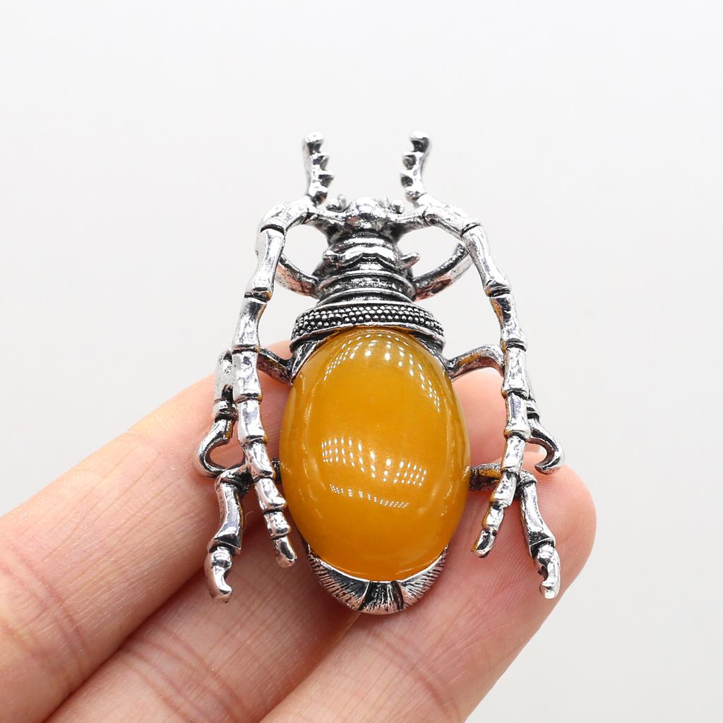 1 stk, Naturlig stein Skjell Bille Anheng Brosje, Aura Healing Krystall Kvarts Jade Edelstener Charms Brosjenål for Smykkefremstilling DIY Halloween Håndverk Gaver