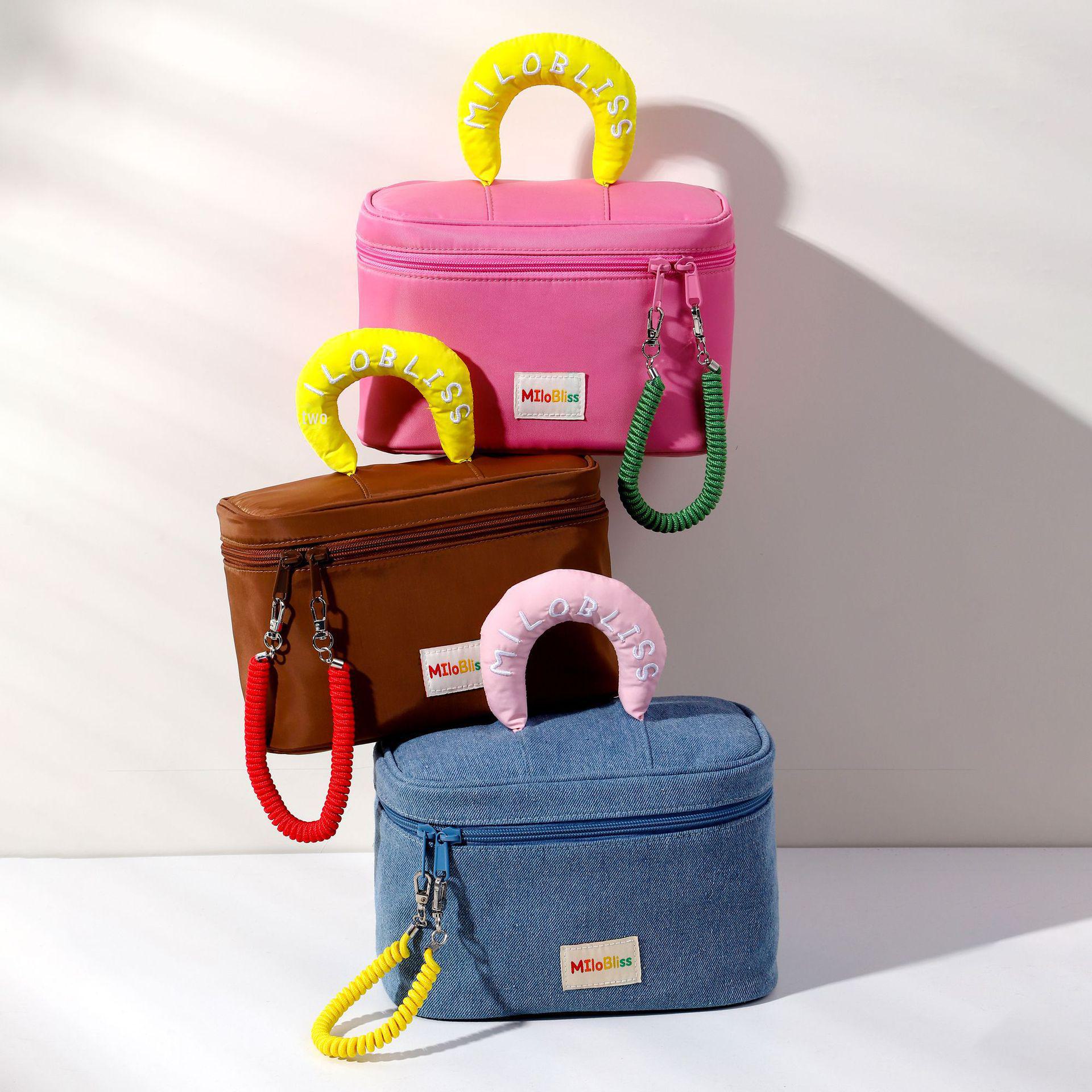 

High-Capacity Cute Contrast Color Waterproof Cosmetic Bag for Women зелений