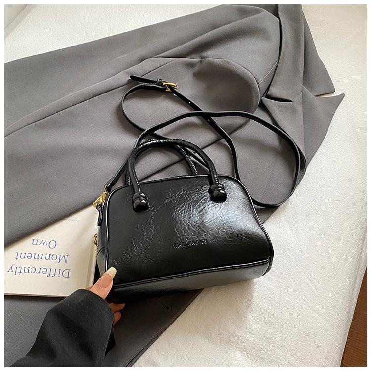 High-value Niche Foreign-style Small Square Bag Women's 2025 Autumn New Fashion Handbag Commuter Simple Shoulder Bag