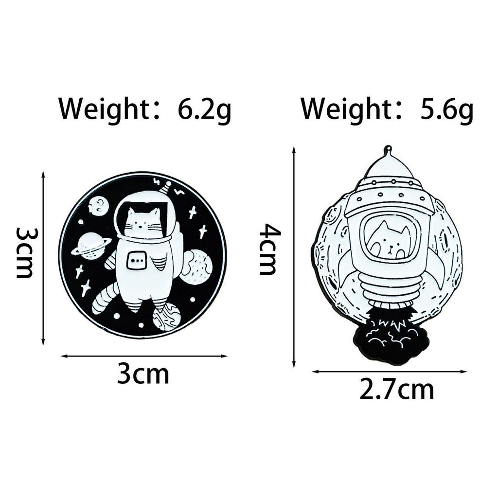 Creative Space Series: Astronaut Cat Brooch - Cute Black & White Cartoon Fashion Badge Accessory