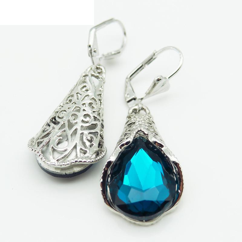 Granatowe kolczyki topazowe w kształcie kropli wody: Retro Świąteczny Styl z Ażurowym Wzorem