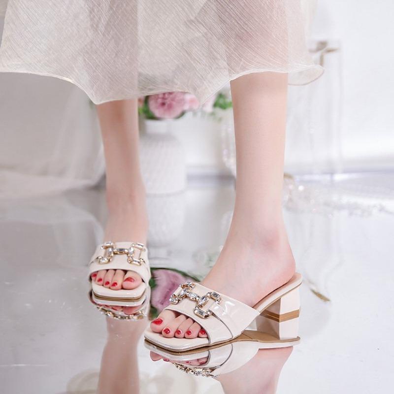 Mote Kvinner Chunky Hæler Tøfler Mote Rhinestone Metallspenne Peep Toe Mules Slides Sko Jenter Sommer Casual Elegant Paty Sandaler