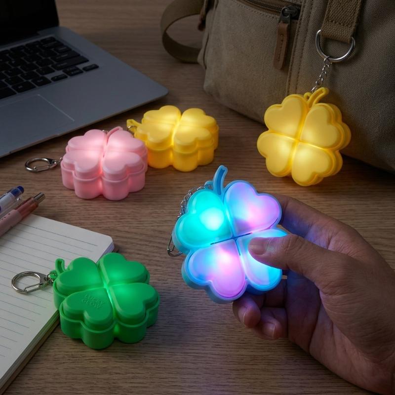 Vierblättriger Klee LED Schlüsselanhänger Spielzeug mit Stressabbau Klickknopf Funktion für ruhige Momente