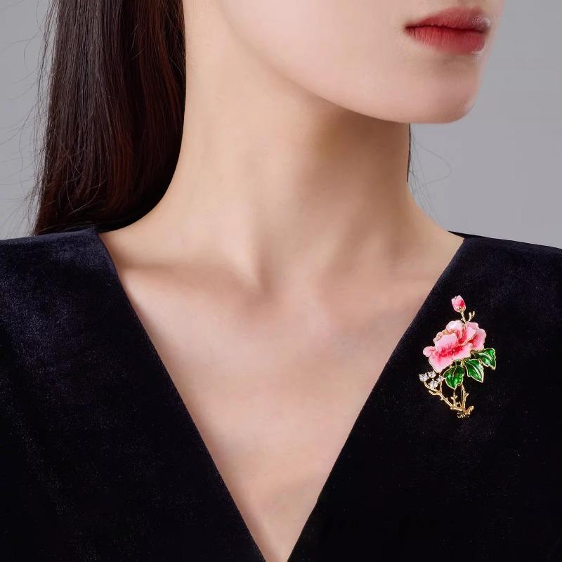 New Chinese-style Peony Flower Brooch or Corsage, Elegant and Luxurious, Exquisite and Delicate Pin.