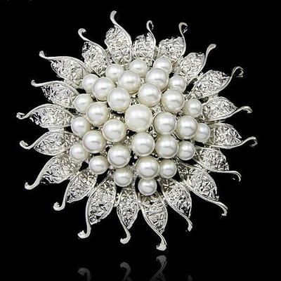 Elegant Alloy Pearl Sunflower Brooch - Hot Selling Women's Bridal Brooch B893