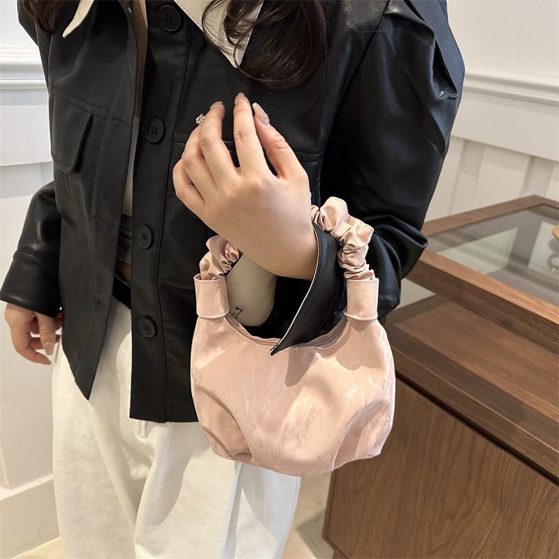 Elegant Wrinkled Cloud Handbag With Zip Opening For Daily Use Fashion Women