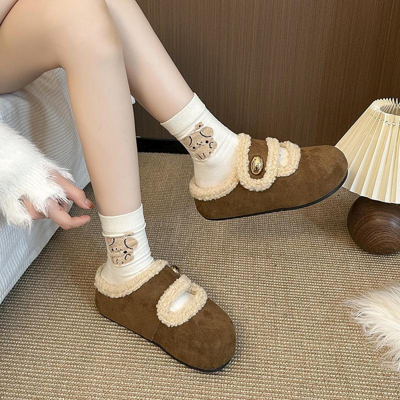 Baumwoll-Schleppschuhe mit dicker Sohle für Damen sind aus Samt, um warm zu halten. Im Winter sind die neuen Outdoor-Hausschuhe mit innerer Erhöhung vielseitig kombinierbar.