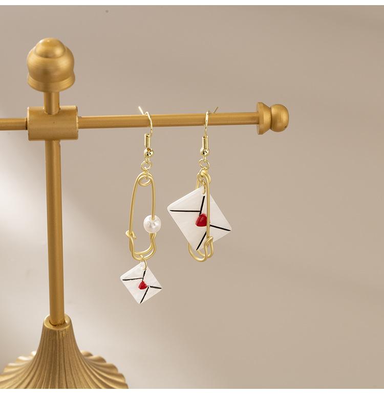 Asymmetrical Female Love Letter Earrings Cute Fashion Mosquito Coil No Piercing Ear Clip