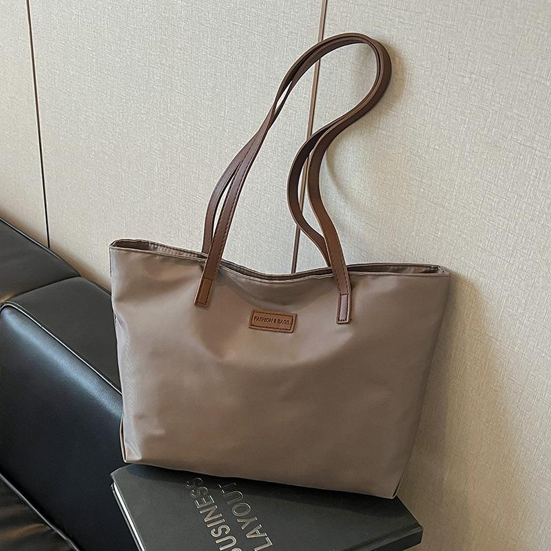 Large Capacity Commuting Bag for Women New Casual Carry-on Shopping Bag Shoulder Bag College Student Class Tote Bag