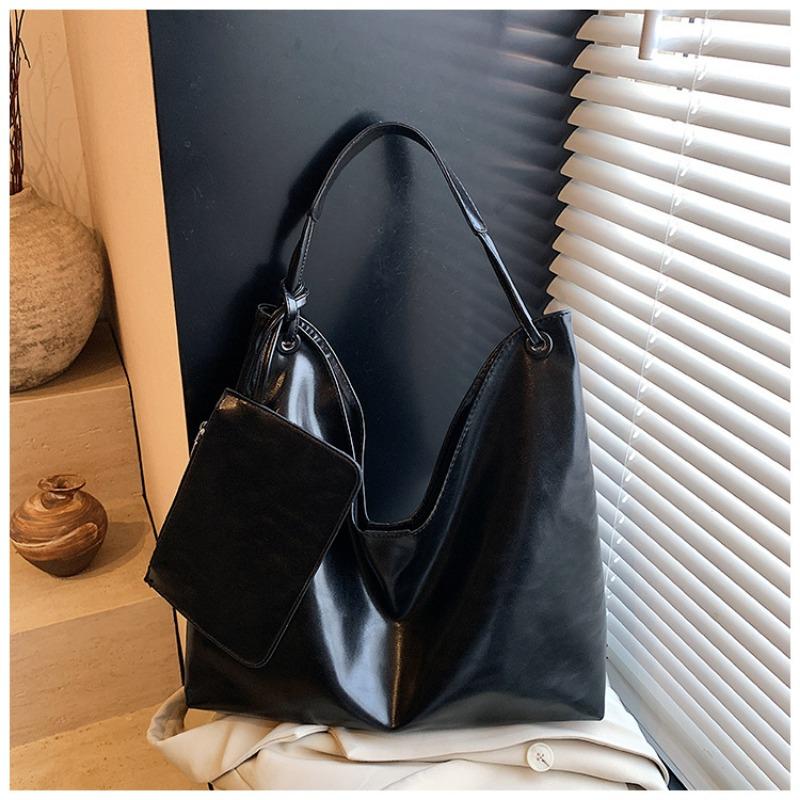 

Large-capacity portable tote bag women s spring and summer new texture simple and generous shoulder bag commuter mother and child bag чорний