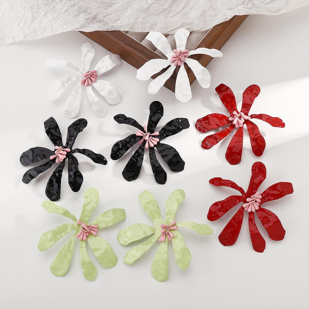 Women Fashion Personality Alloy Oil Dripping Exaggerated Flower Stud Earrings Summer Vacation Style Temperament Ear Jewelry