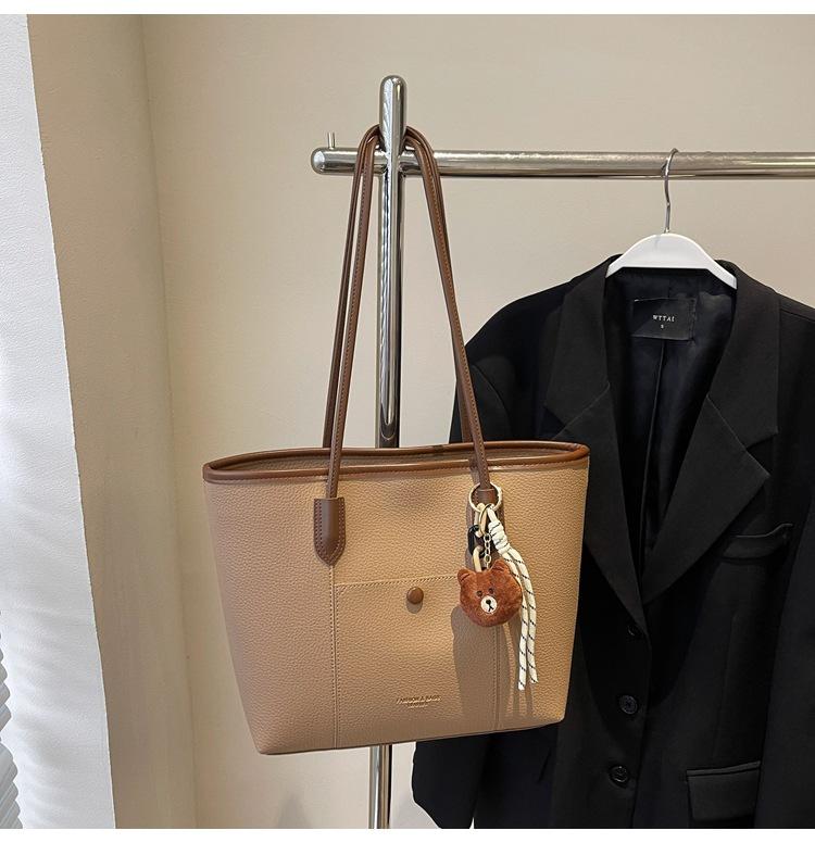 

Premium commuter large-capacity bag women s 2025 new casual college student class bag fashionable portable tote bag