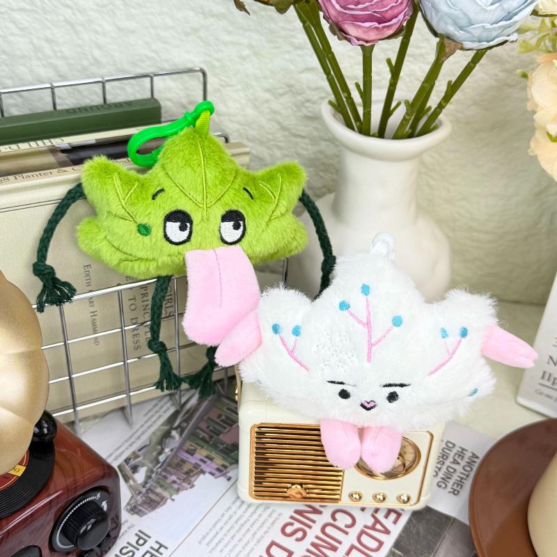 Cartoon Cute Small Maple Leaf Plush Keychain Creative Backpack Pendant Kawaii Mini Mock Leaf Doll Decoration Couple Gift