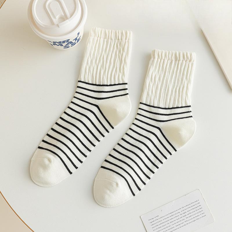 Female Spring and Autumn Simple Stripe Trend New College Wind Absorption Sweat All Build In The Tube Cotton Socks