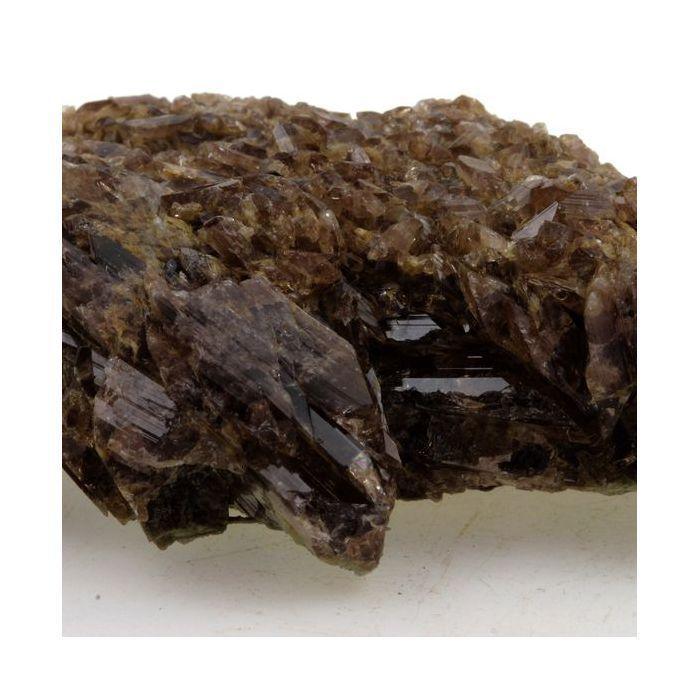 Pierres et Minéraux. Axinite. 821.50 ct. Chamrousse, Belledonne, Isère, France.