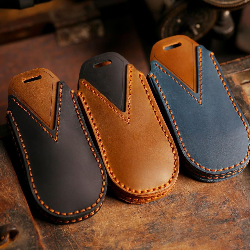 Car Modification Supplies Are Suitable for 20-21 Xiaopeng P5 Car Key Cover G3i Intelligent Remote Control Case, Genuine Leather Men