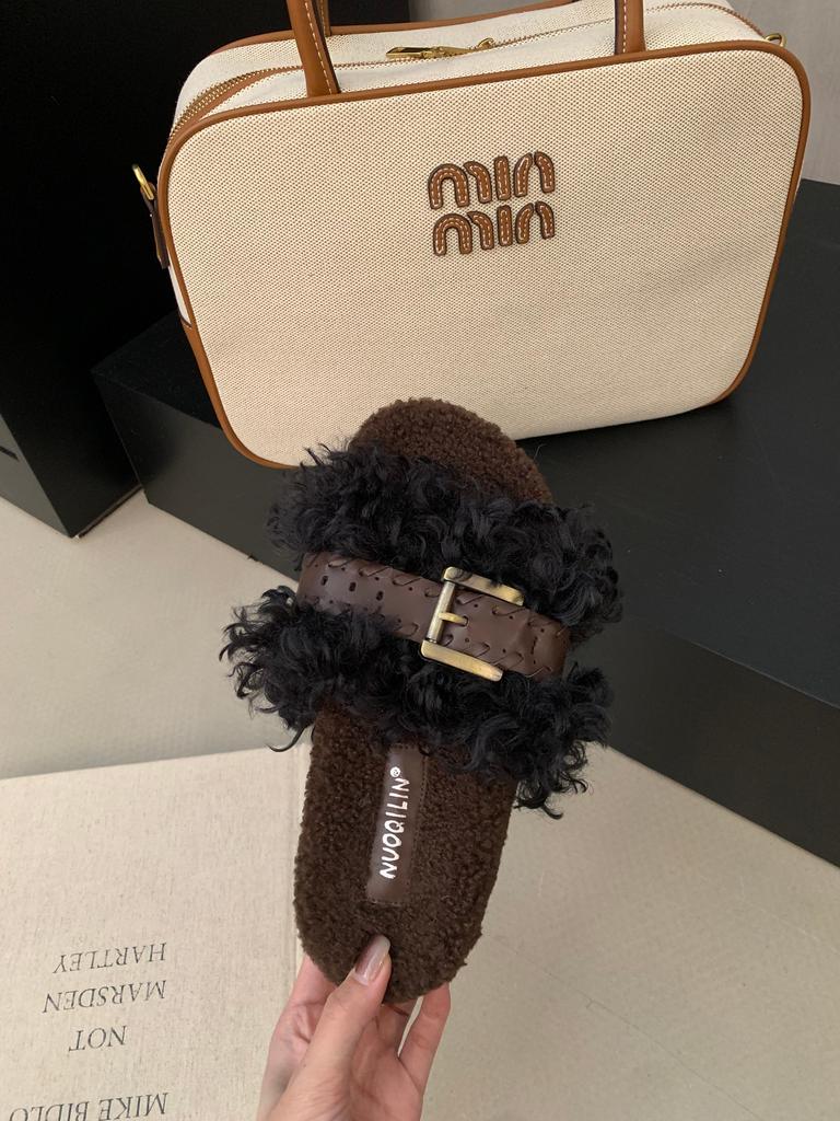 Thick-bottomed fluffy slippers women's autumn and winter outer wear 2025 new belt buckle curly hair cute outer wear one-word sandals