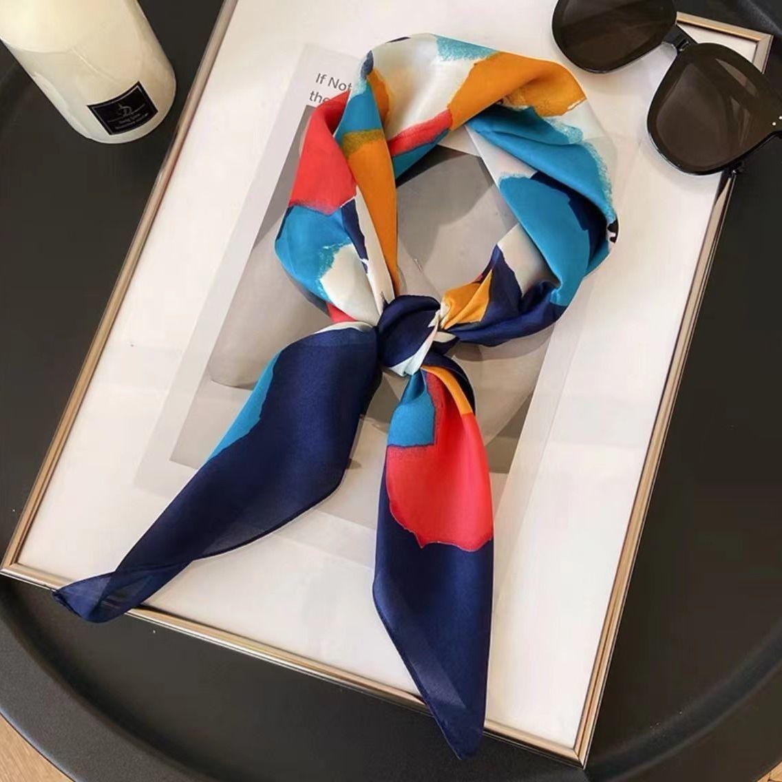 

Ретро карета Весна та осінь Новий імітований шовковий маленький квадратний шарф Жіночий універсальний декоративний шарф Літній шийний шовковий шарф