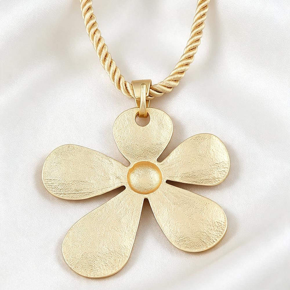 Geometric Gold Pendant Necklace with Woven Rope - Versatile Clavicle Jewelry
