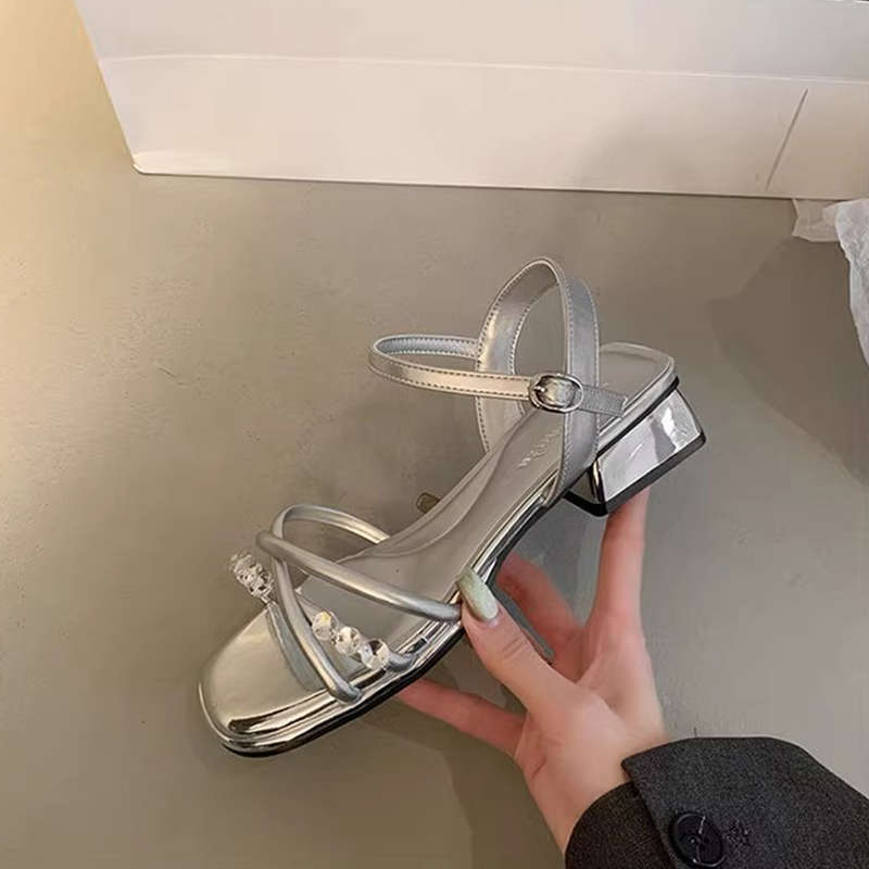 Beautiful high heels thick heel versatile fairy wind beach shoes female 2025 summer new French rhinestone open-toed sandals