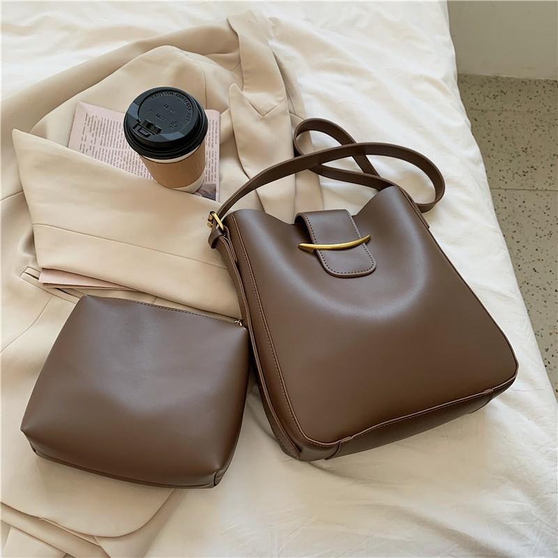 

French bag women 2025 new trendy Internet celebrity retro bucket bag versatile ins large capacity bag messenger bag темно-коричневого