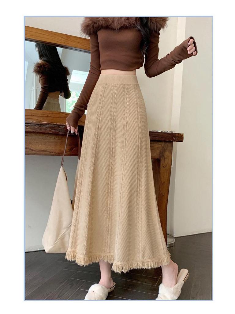 Title: "Elegant Autumn Tassel Knit Skirt - Chic & Artistic Everyday Wear"