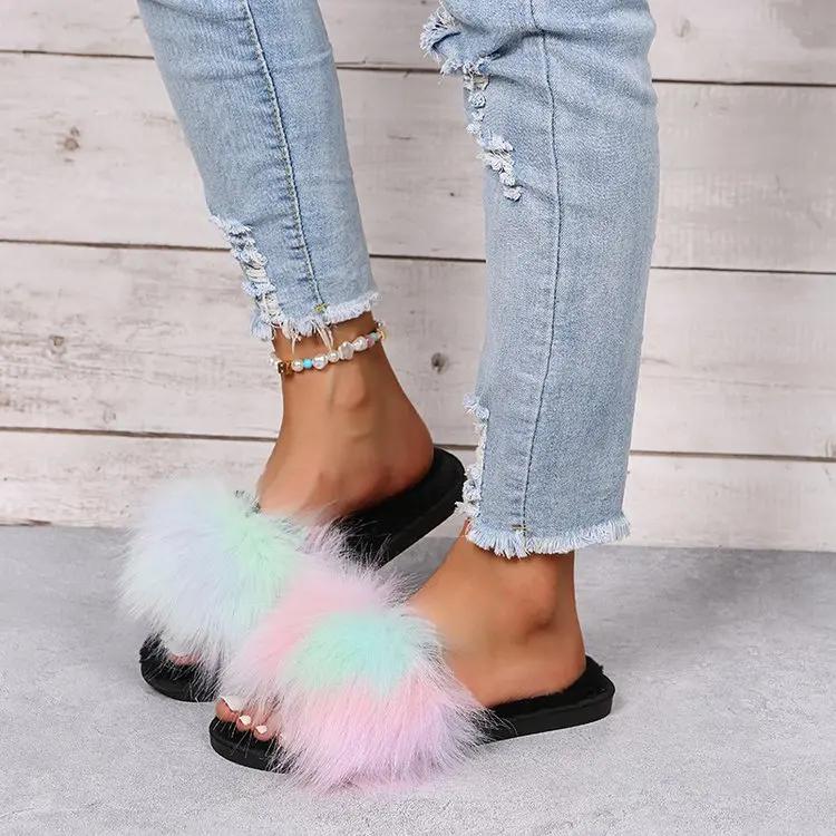 Fashion New Women Slippers 2025 Summer Slip on Flat Sandals Luxury Casual Lightweight Shoes Trend Beach Roman Slippers Home Slides Women