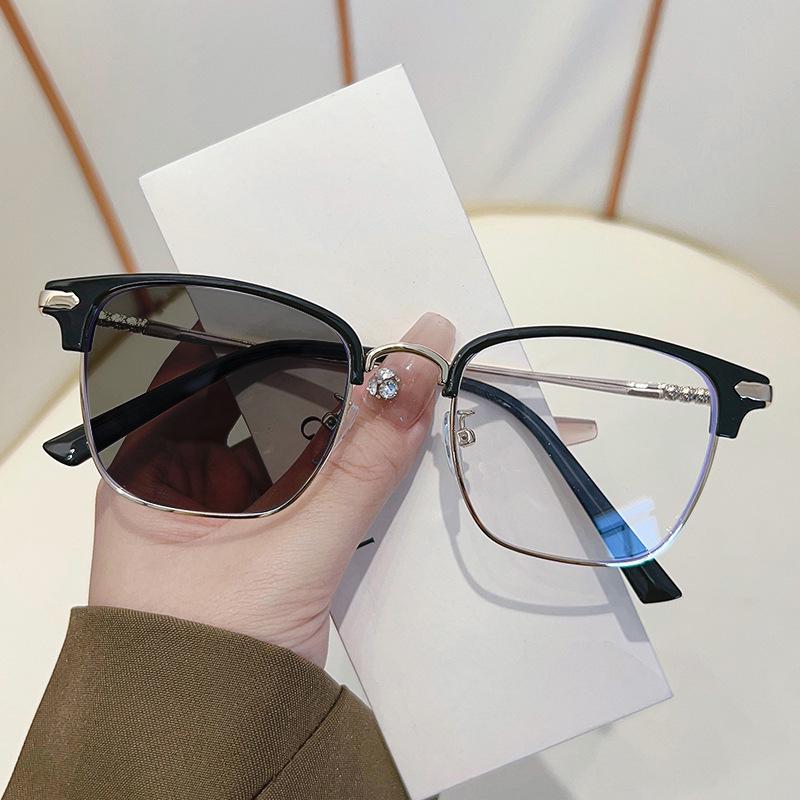 821 Stylish Photochromic Myopia Glasses: Half-Rim, Anti-Blue Light, Color-Changing to Gray for Tech-Savvy Men