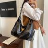 2025 winter new retro simple shoulder bag soft surface casual commuter backpack autumn and winter new messenger