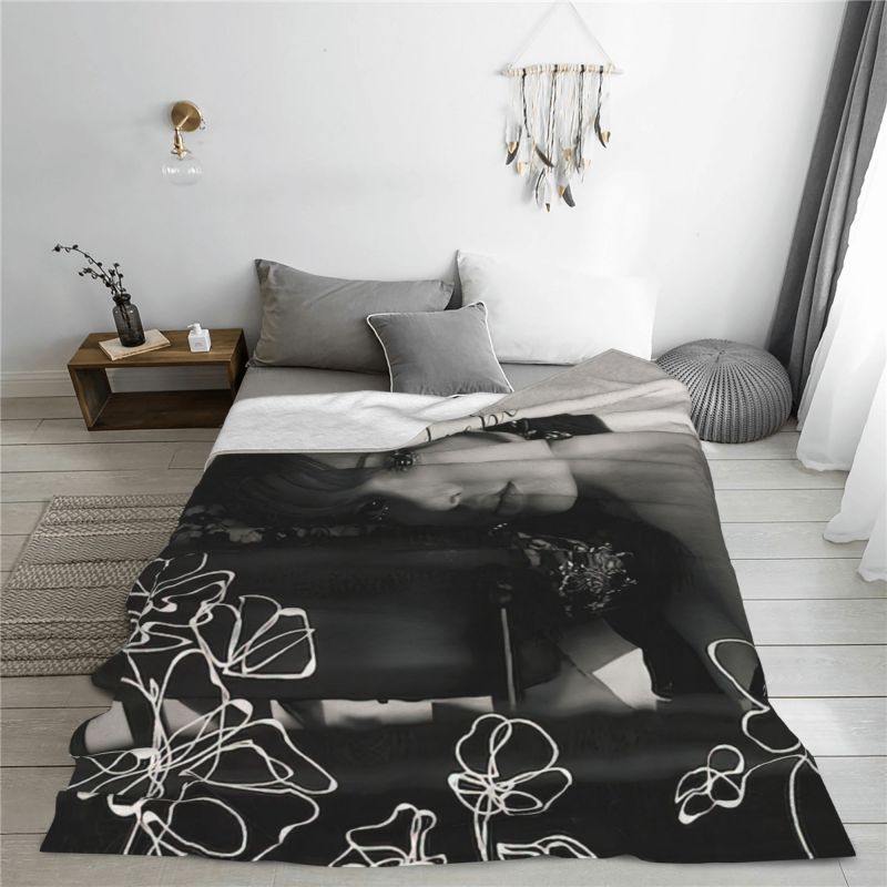 Custom Ultra-Soft Fleece German Singer Ayliva Throw Blanket Warm Flannel Blankets for Bedroom Home Couch Bedspreads