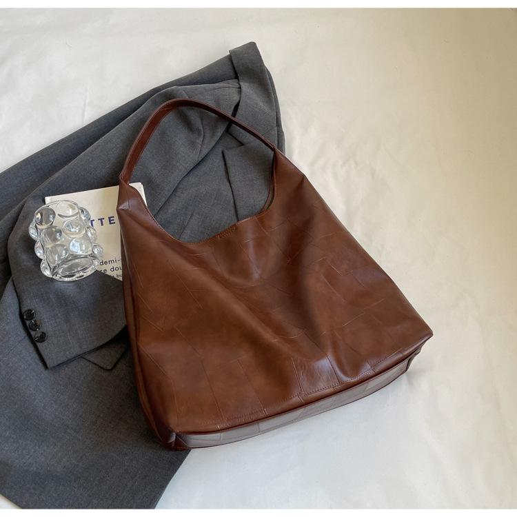 

High sense women commuter armpit tote bag 2025 new large capacity fashion versatile single shoulder crossbody bucket bag