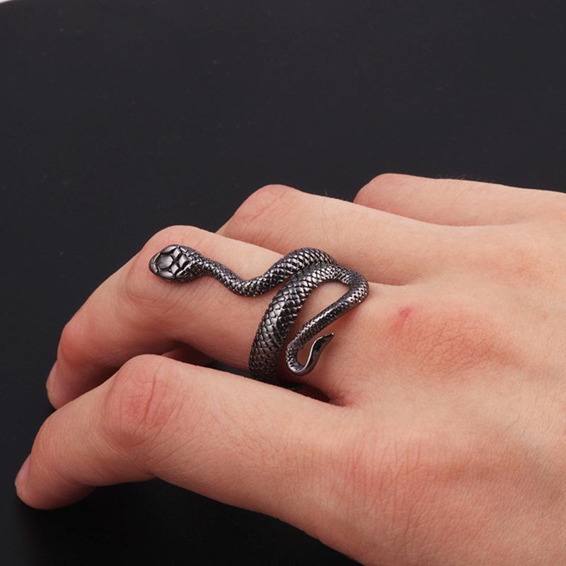 Personalized Retro Punk Animal Rings: Dragon & Eagle Claw Designs for Men