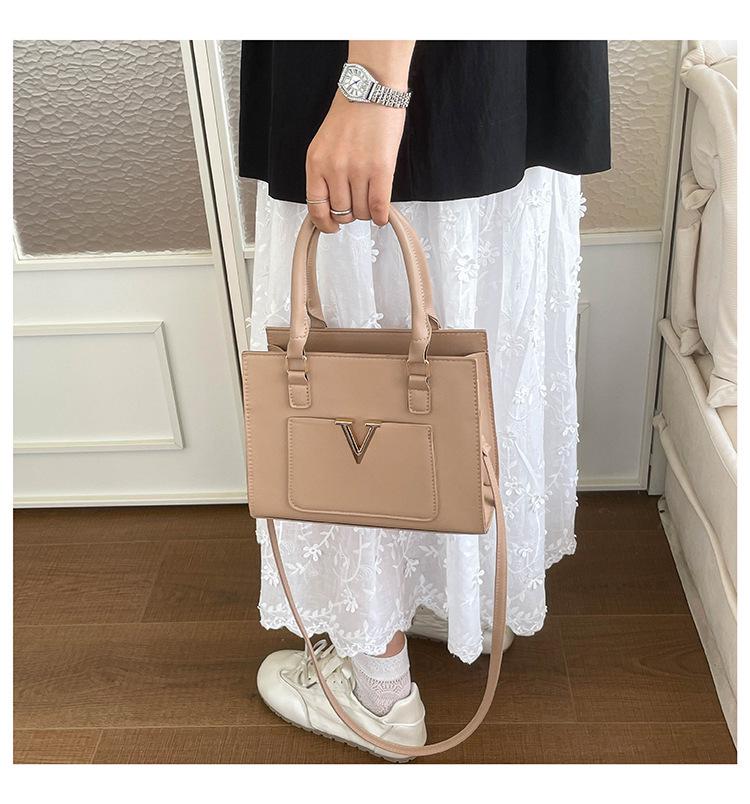Summer 2026 Women's Embossed Letter Tote: European & American Fashionable Versatile Handbag/Shoulder Bag