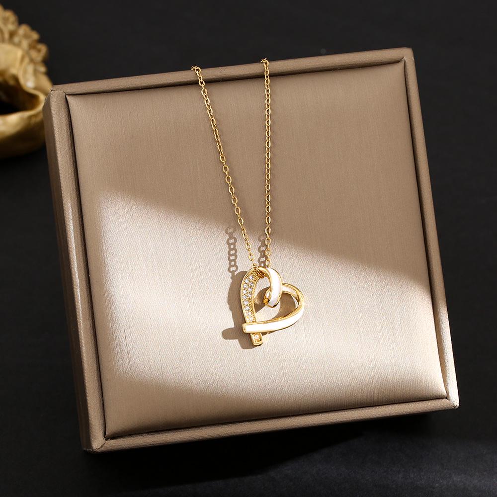 Elegant Korean Micro-Inlaid Titanium Necklace - Luxurious Women's Clavicle Chain, Non-Fading, Unique Minority Design.